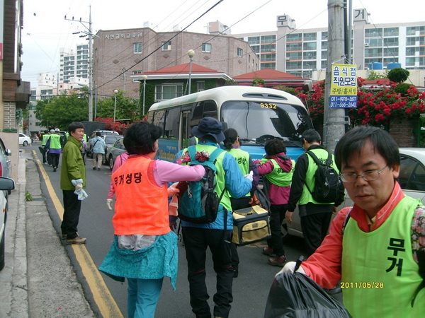 20110529무거성당선교청소실시008_resize.jpg