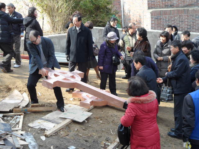 종탑십자가축성식_(2).jpg